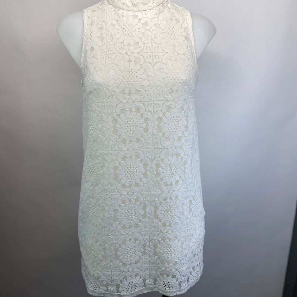 Forever 21 Blouse embroidery Beige White Sleeveles